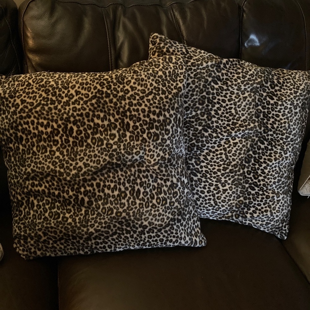 SALE!!!!!! Cheetah print Pillow bundle set of 2!